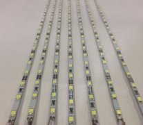 LED灯条板贴片机厂沐鸣2官网家 宝迪提供最优质的LED贴片机